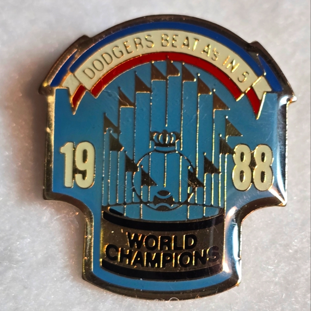 1988 Dodgers World Champions Pin VINTAGE